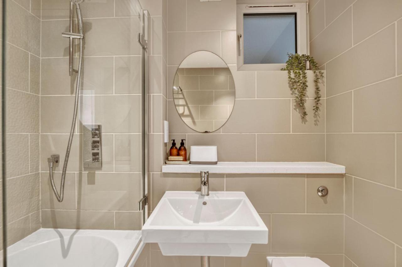 Homely 1Bed Apartment Vauxhall Londen Buitenkant foto